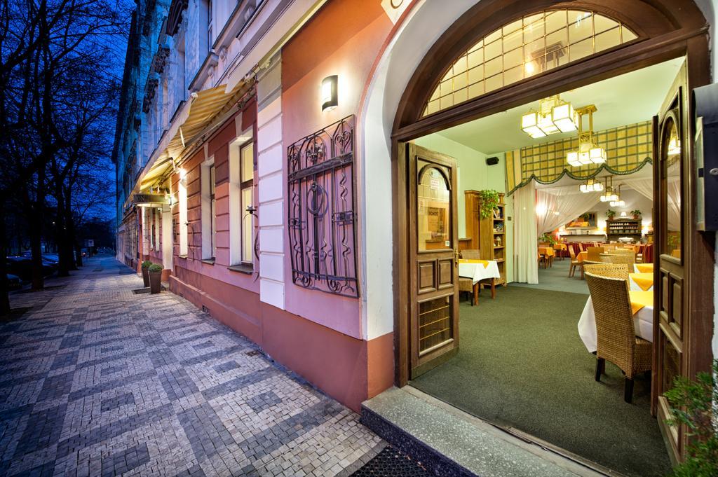 Otel Aron