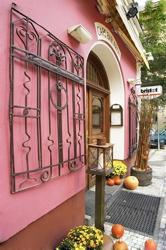 Otel Aron