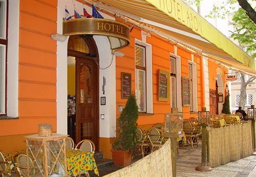Otel Aron