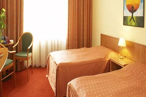 Aron Otel